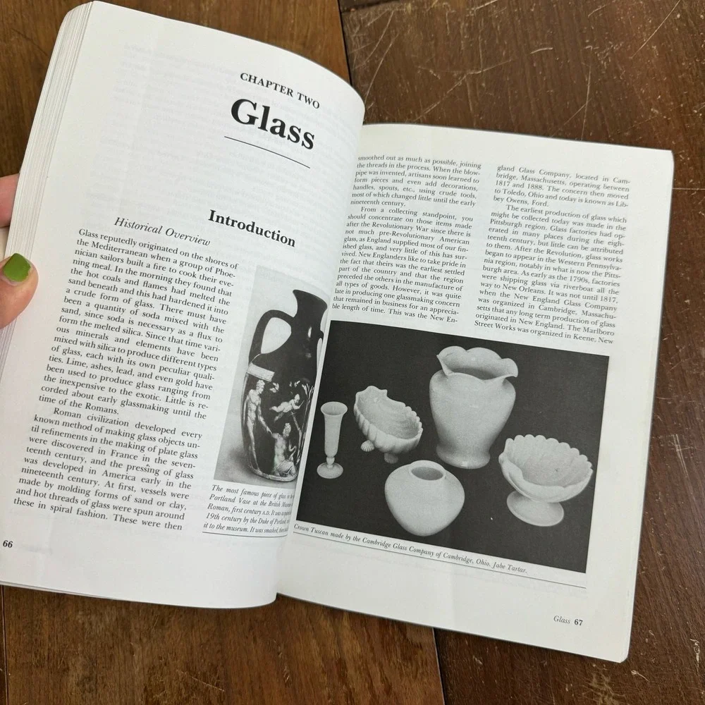 Basic Book‎ of Antiques & Collectibles George Michael 1992 Paper back Book